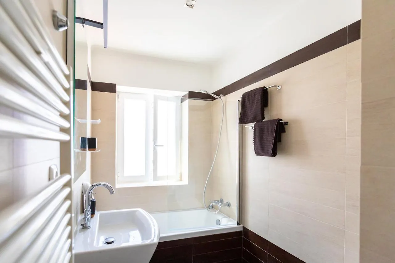 Ambassador River Shower Suites Lisboa
